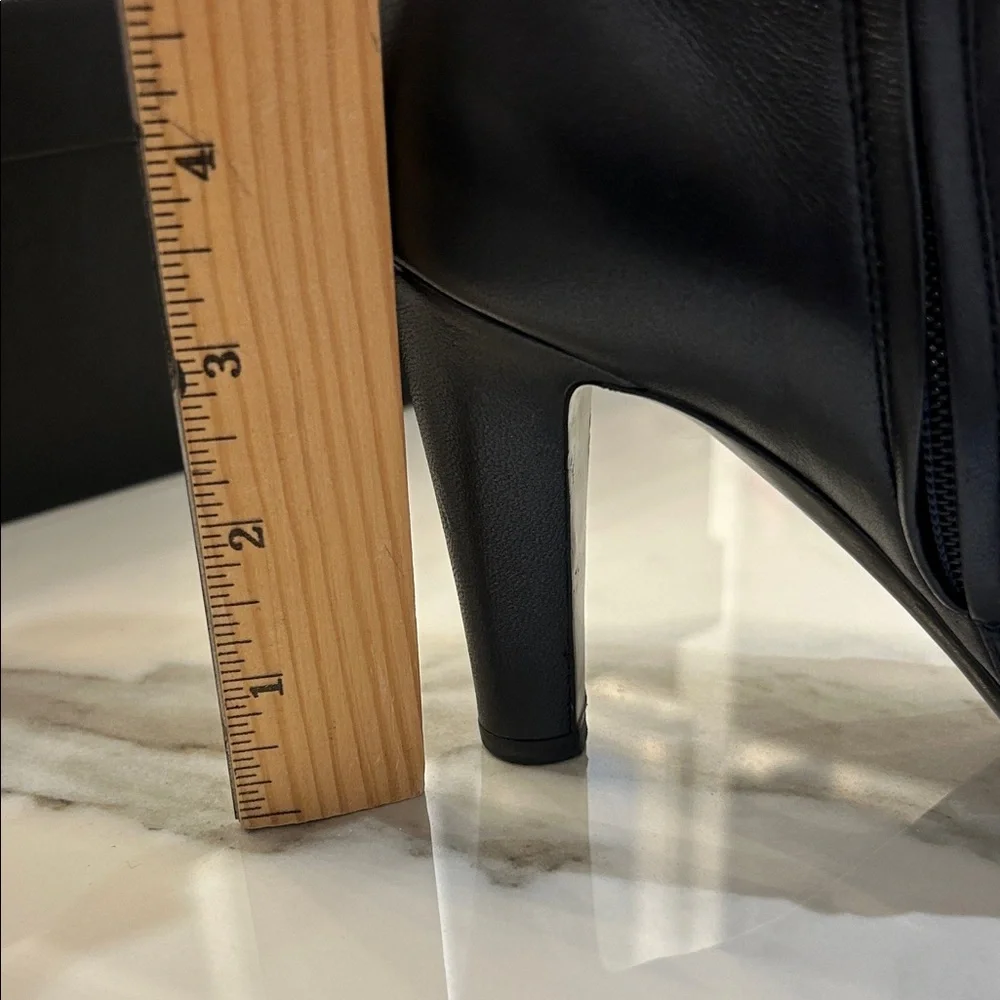 CHANEL Elegant Black Over the Knee Boots - Picture 6 of 13